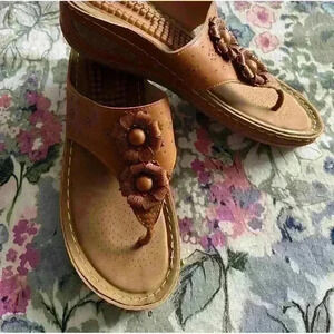 Women slip on sandals size 8 never worn​